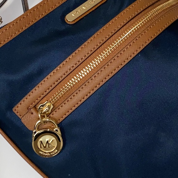 Michael Kors blue nylon crossbody bag - Picture 2 of 5